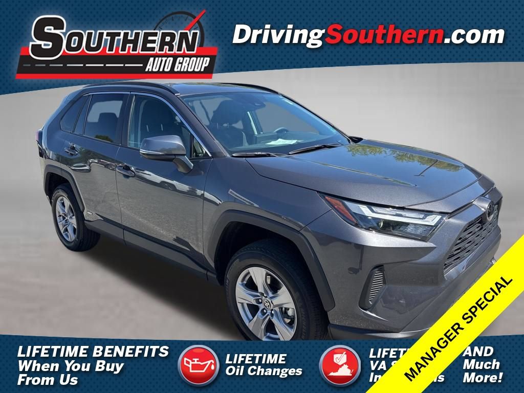 Used 2025 Toyota RAV4 XLE AWD/4WD image 1