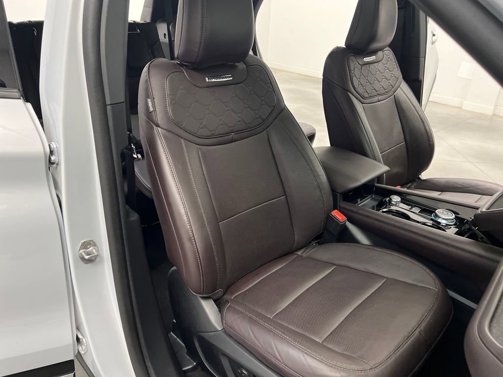 Used 2025 Ford Explorer Platinum w/ LUX Leather Package AWD/4WD image 24