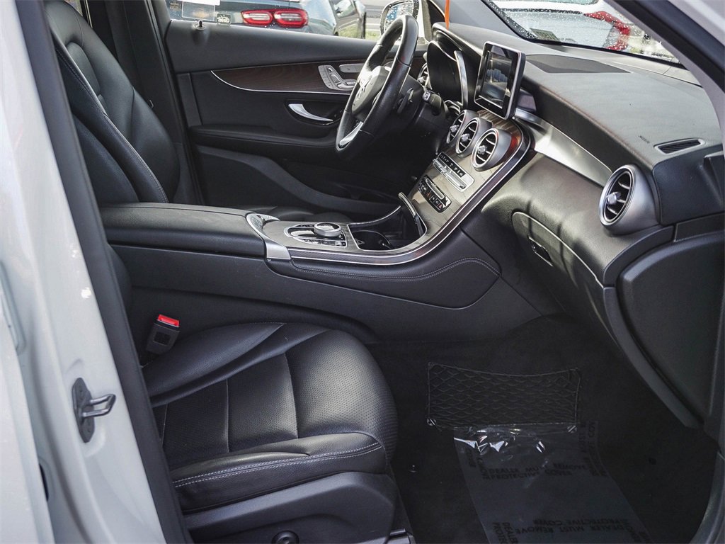 Used 2019 Mercedes-Benz GLC 350e 4MATIC image 11