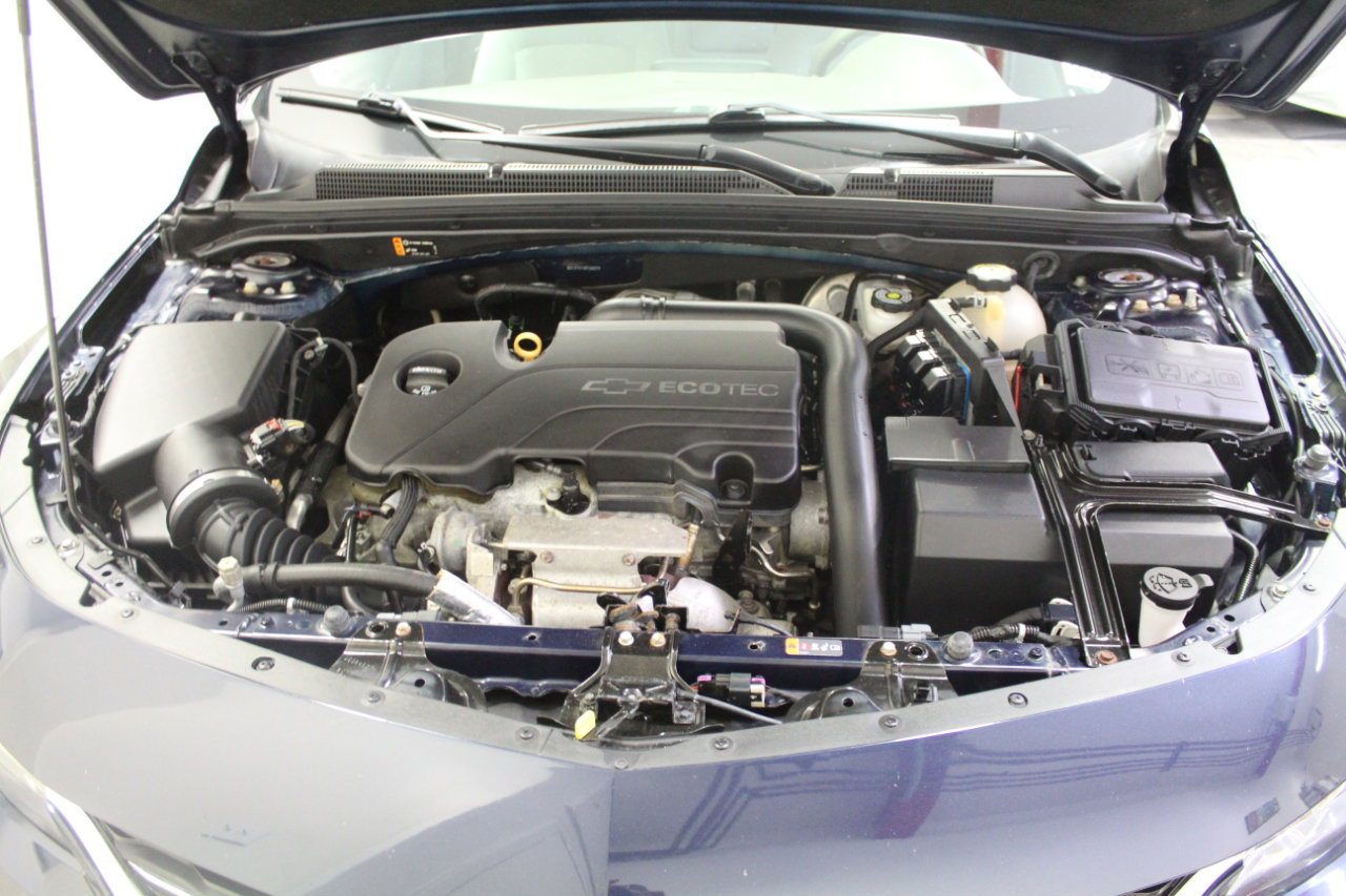 Used 2017 Chevrolet Malibu LT image 31