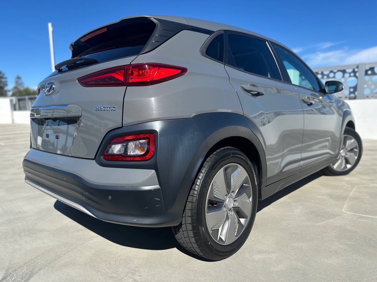 Used 2020 Hyundai Kona Ultimate w/ Cargo Package FWD image 8