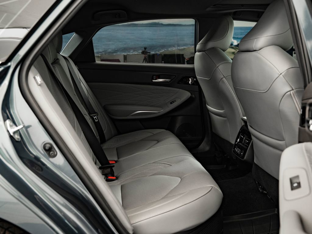 Used 2021 Toyota Avalon Limited w/ Advanced Safety Package FWD image 43