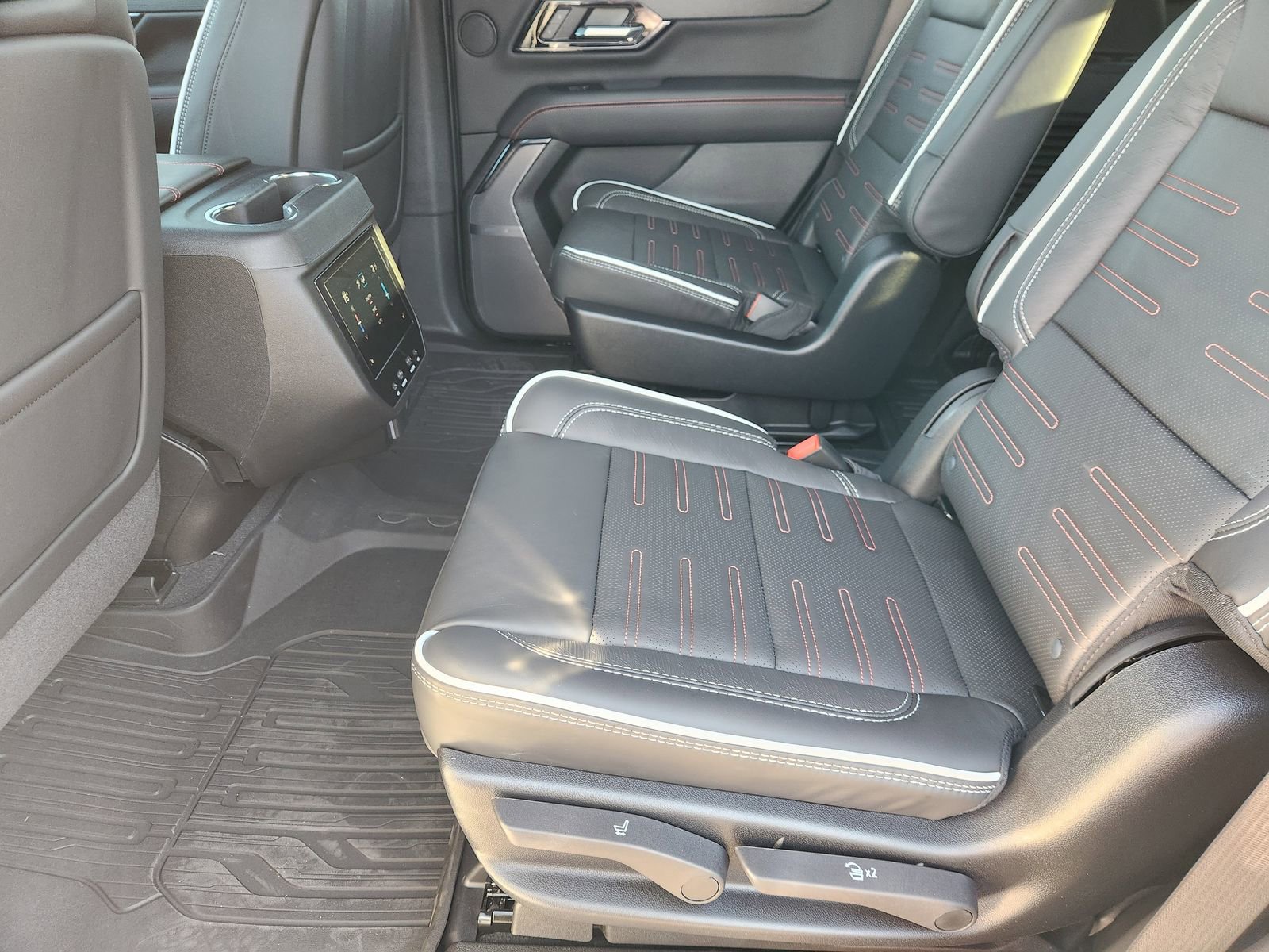 New 2026 GMC Yukon AT4 Ultimate w/ LPO, Floor Liner Package image 33