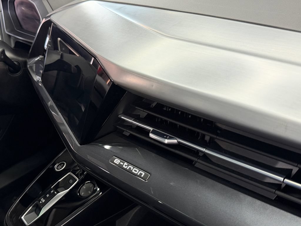 Used 2022 Audi Q4 e-tron Prestige AWD/4WD image 18