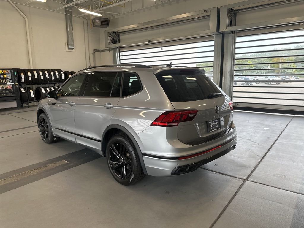 Used 2024 Volkswagen Tiguan SE R-Line image 3