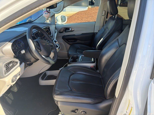 Used 2022 Chrysler Pacifica Touring-L image 11