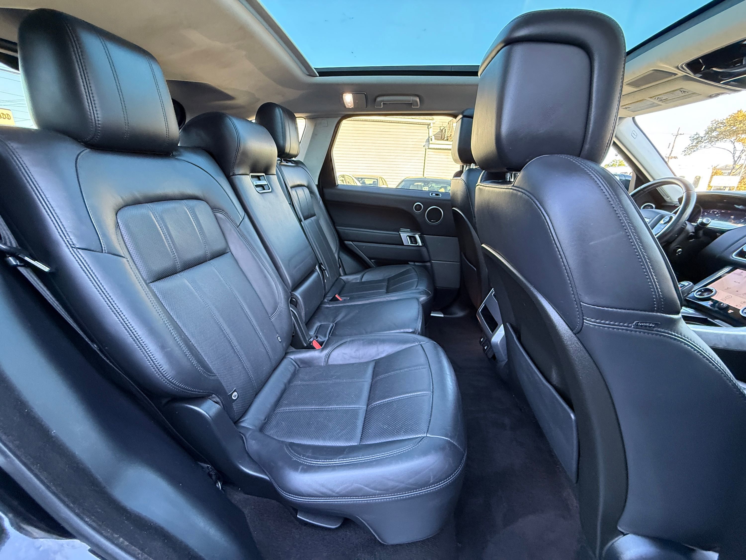 Used 2020 Land Rover Range Rover Sport HSE image 29