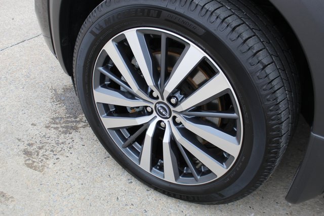 Used 2023 Nissan Pathfinder SV w/ SV Premium Package image 3