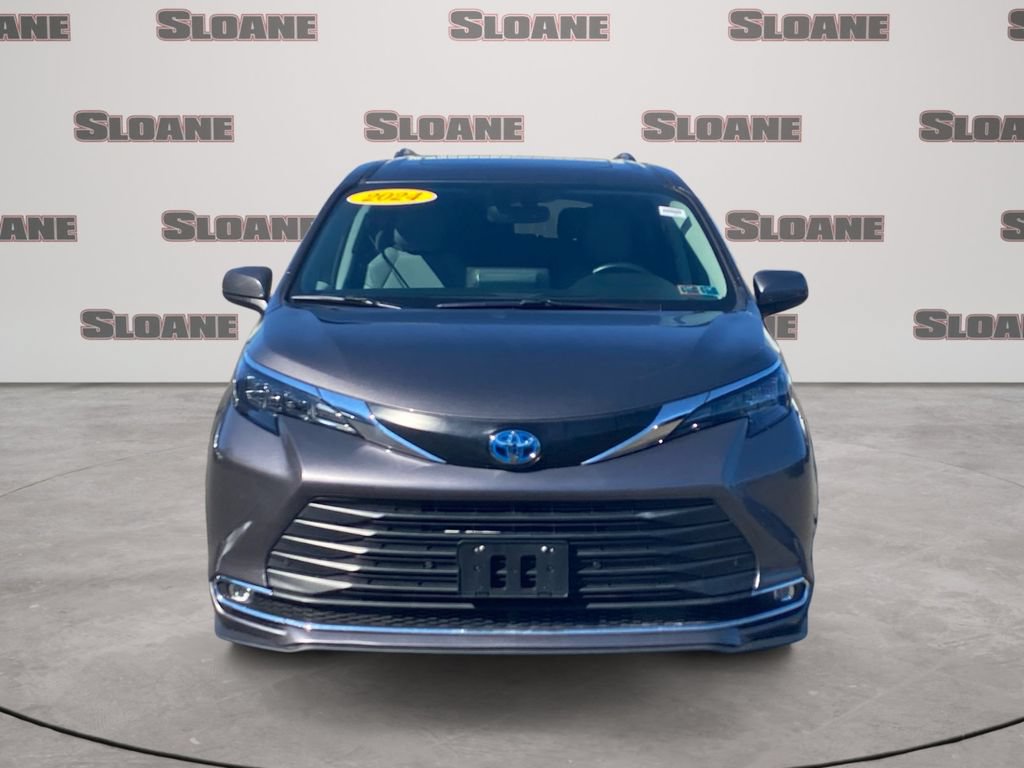 Used 2024 Toyota Sienna XLE FWD image 8