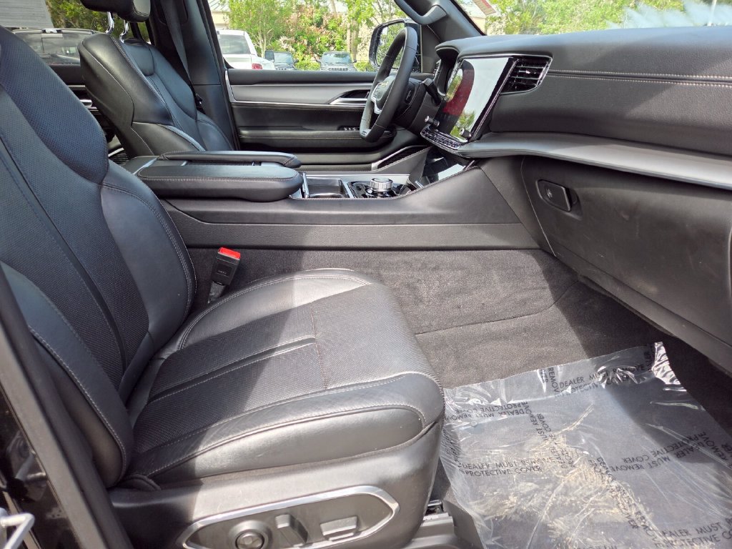 Used 2023 Jeep Wagoneer Series II AWD/4WD image 15