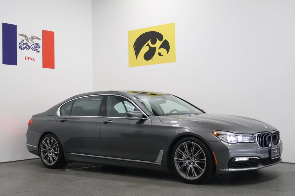 Used 2018 BMW 740i RWD image 1