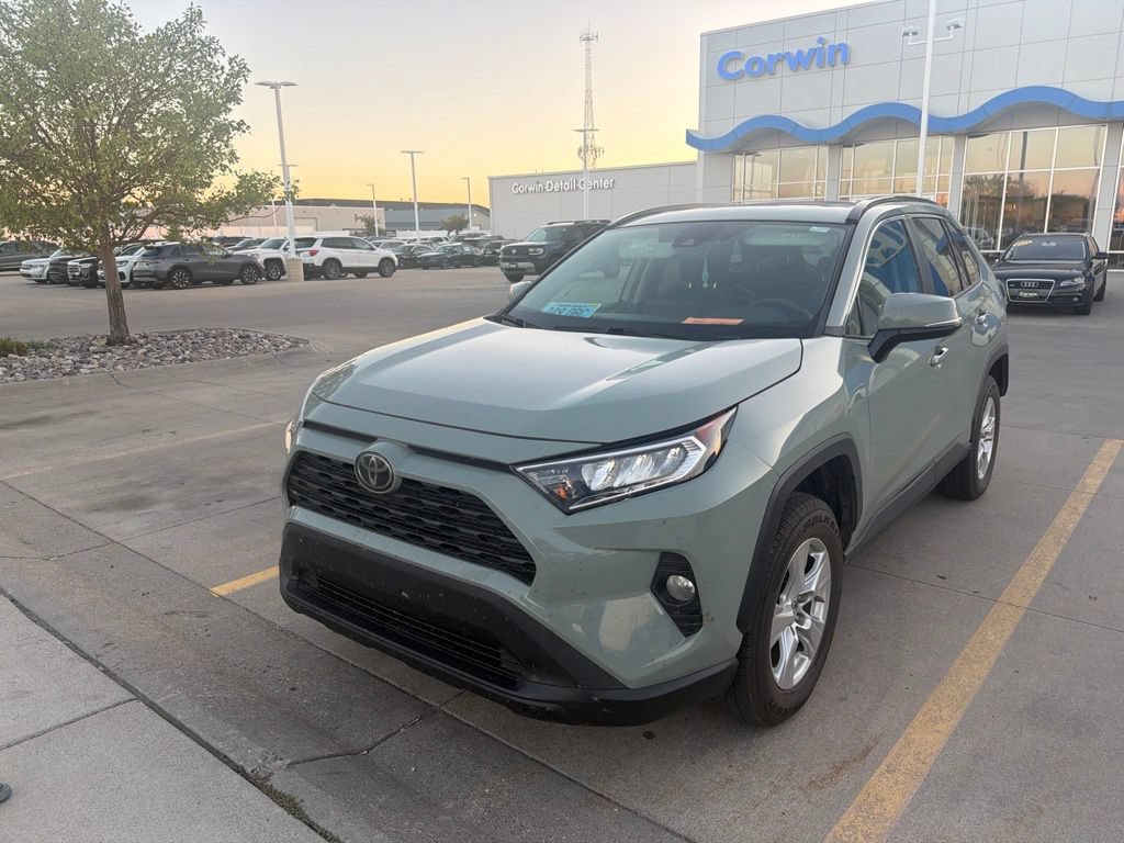 Used 2019 Toyota RAV4 XLE AWD/4WD image 3