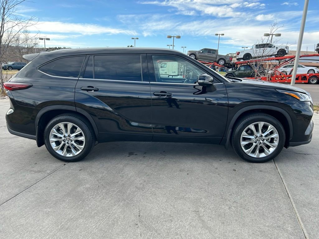 Used 2024 Toyota Highlander Limited AWD/4WD image 8