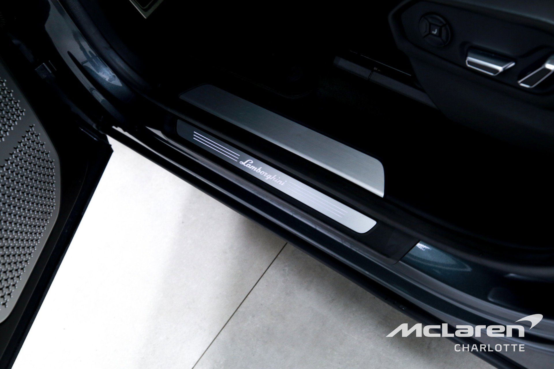 Used 2020 Lamborghini Urus image 16