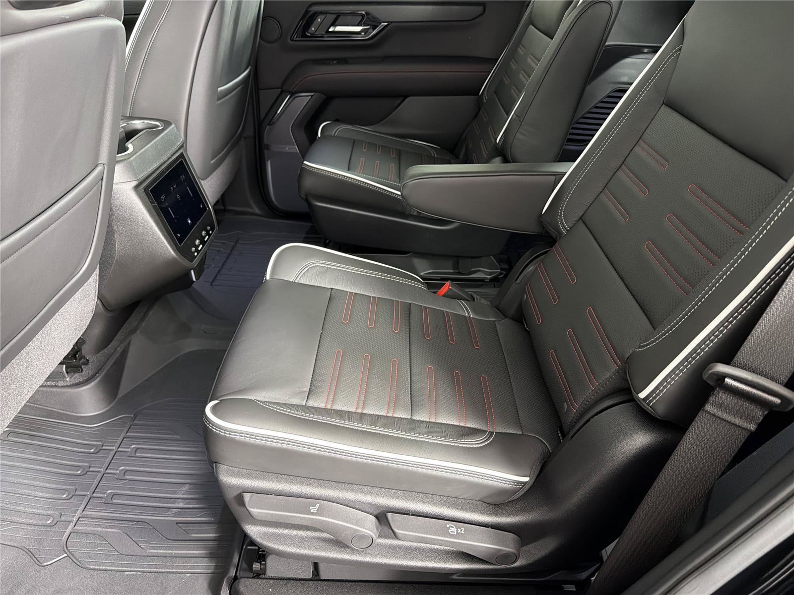 New 2026 GMC Yukon AT4 Ultimate w/ LPO, Floor Liner Package AWD/4WD image 23