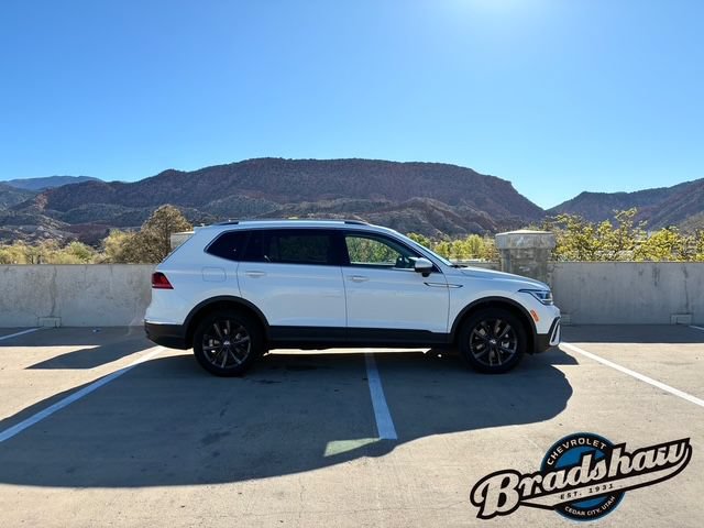 Used 2024 Volkswagen Tiguan SE AWD/4WD image 3