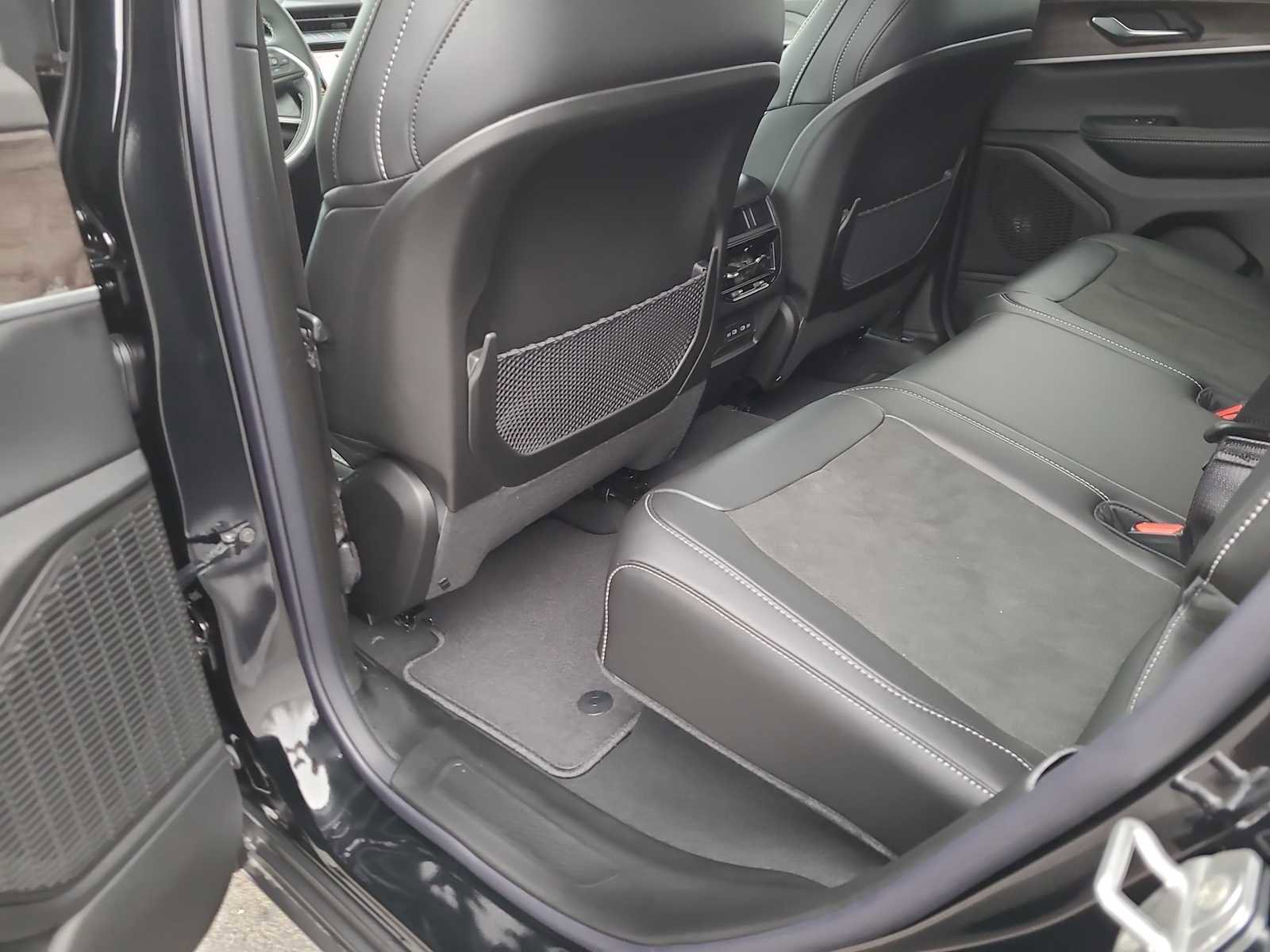 New 2026 Jeep Grand Cherokee Altitude image 20