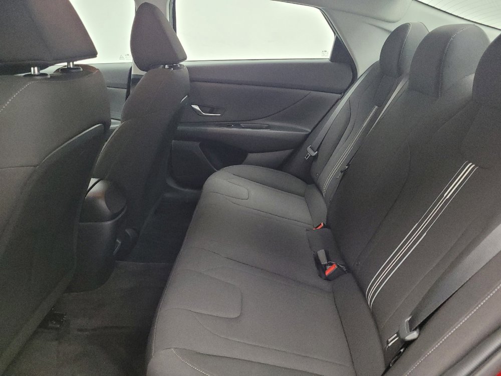 Used 2024 Hyundai Elantra Blue image 18