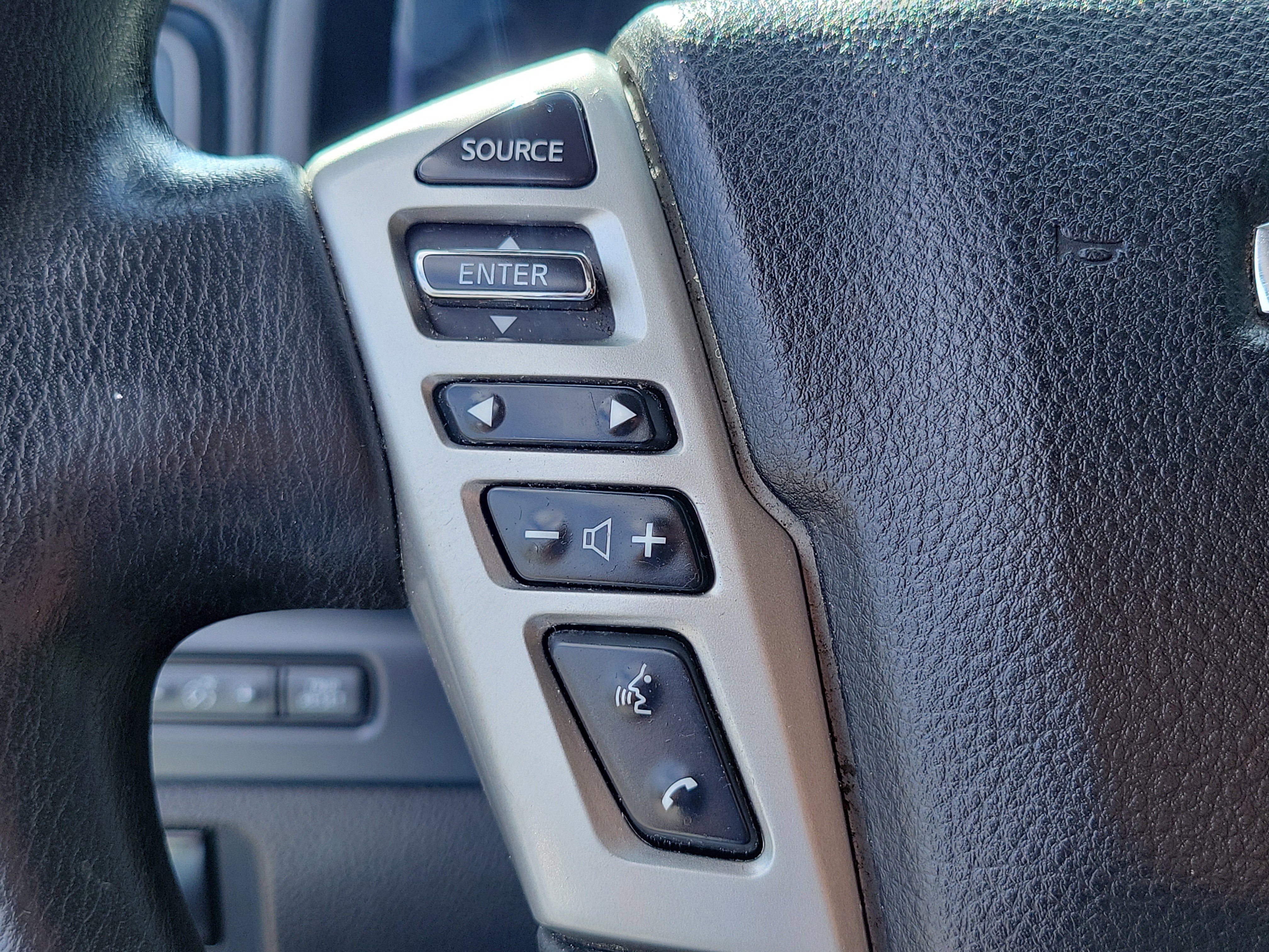 Used 2022 Nissan Titan S image 26