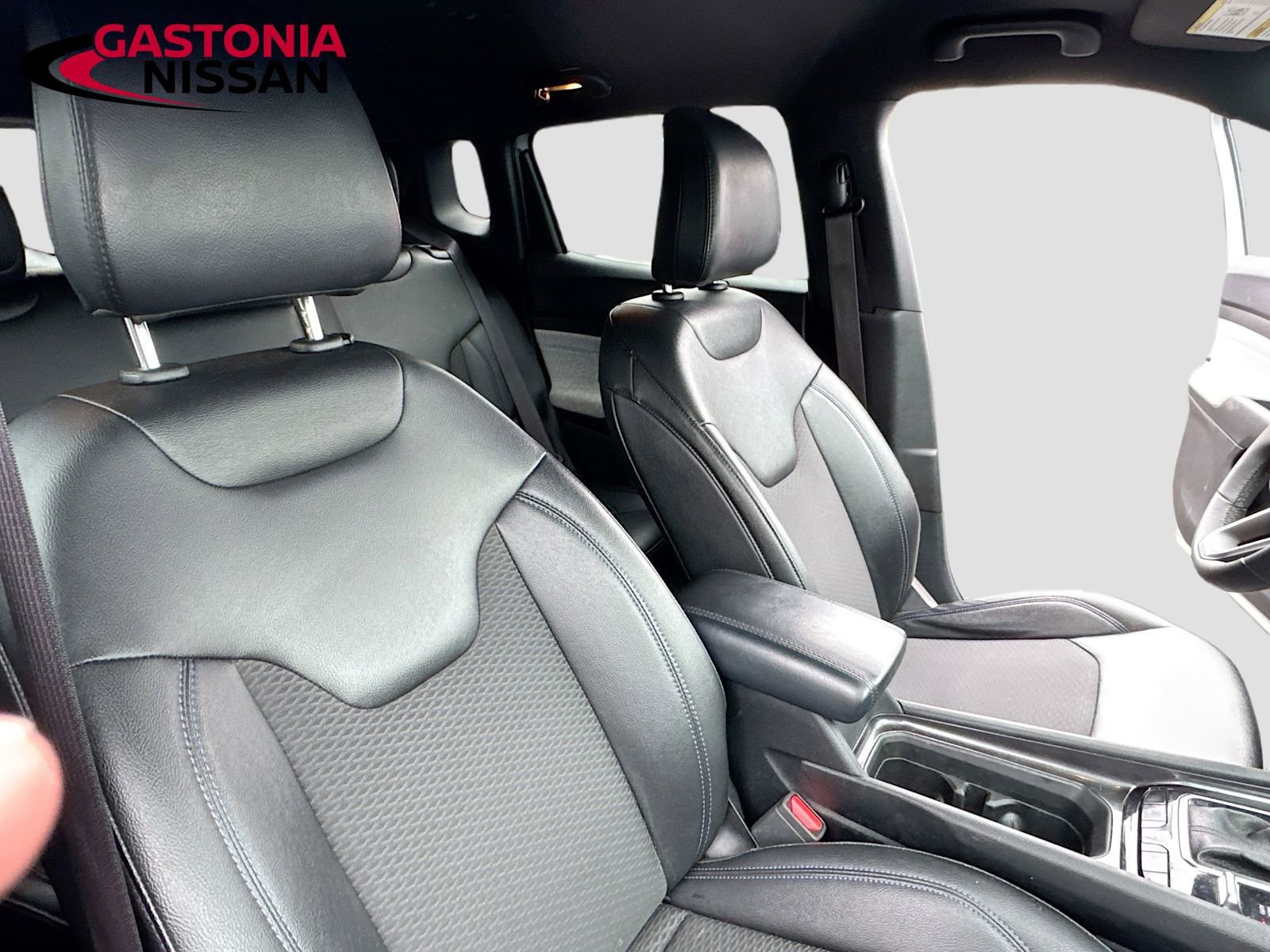 Used 2024 Jeep Compass Latitude image 30