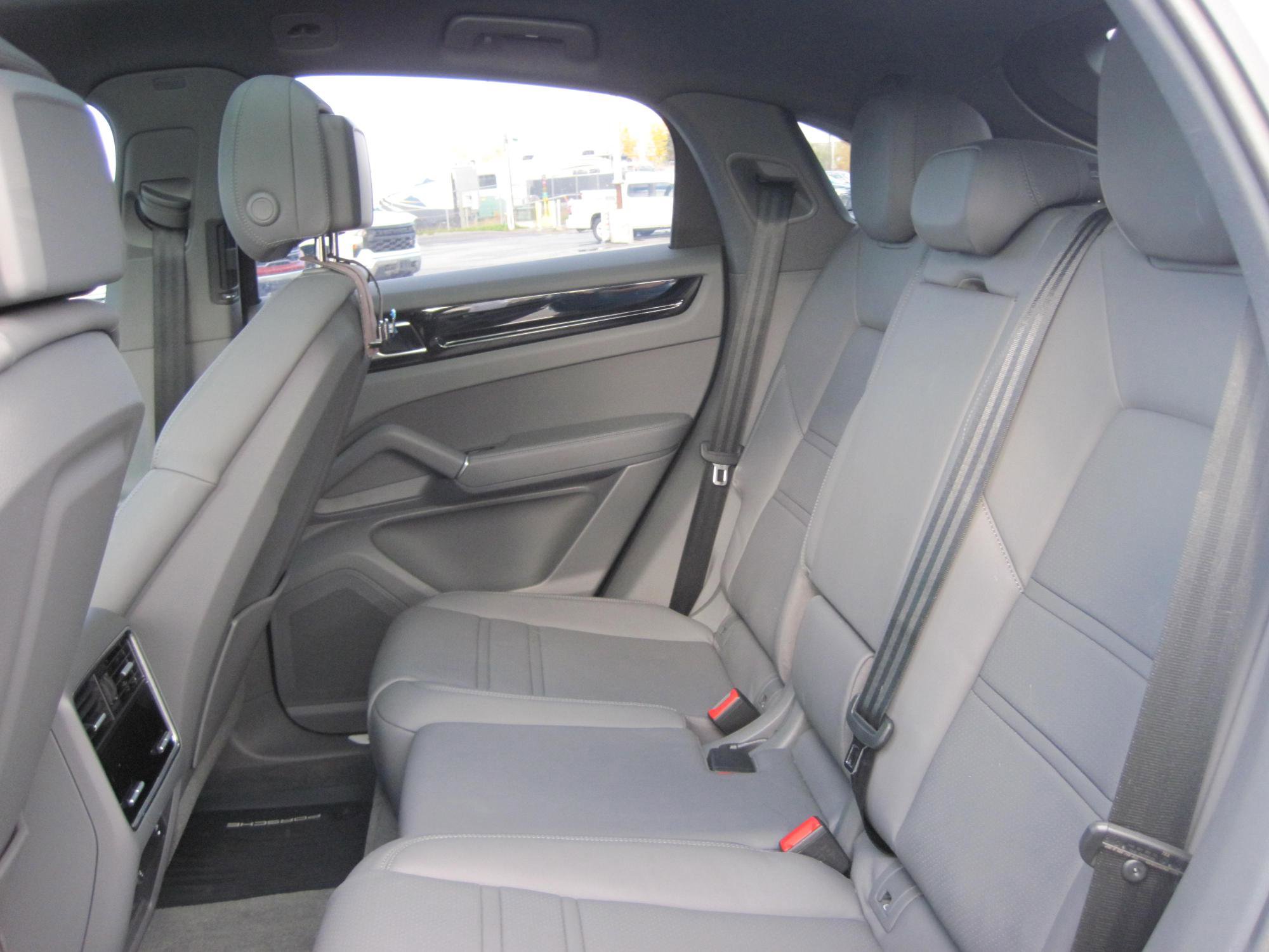 Used 2023 Porsche Cayenne Coupe image 8