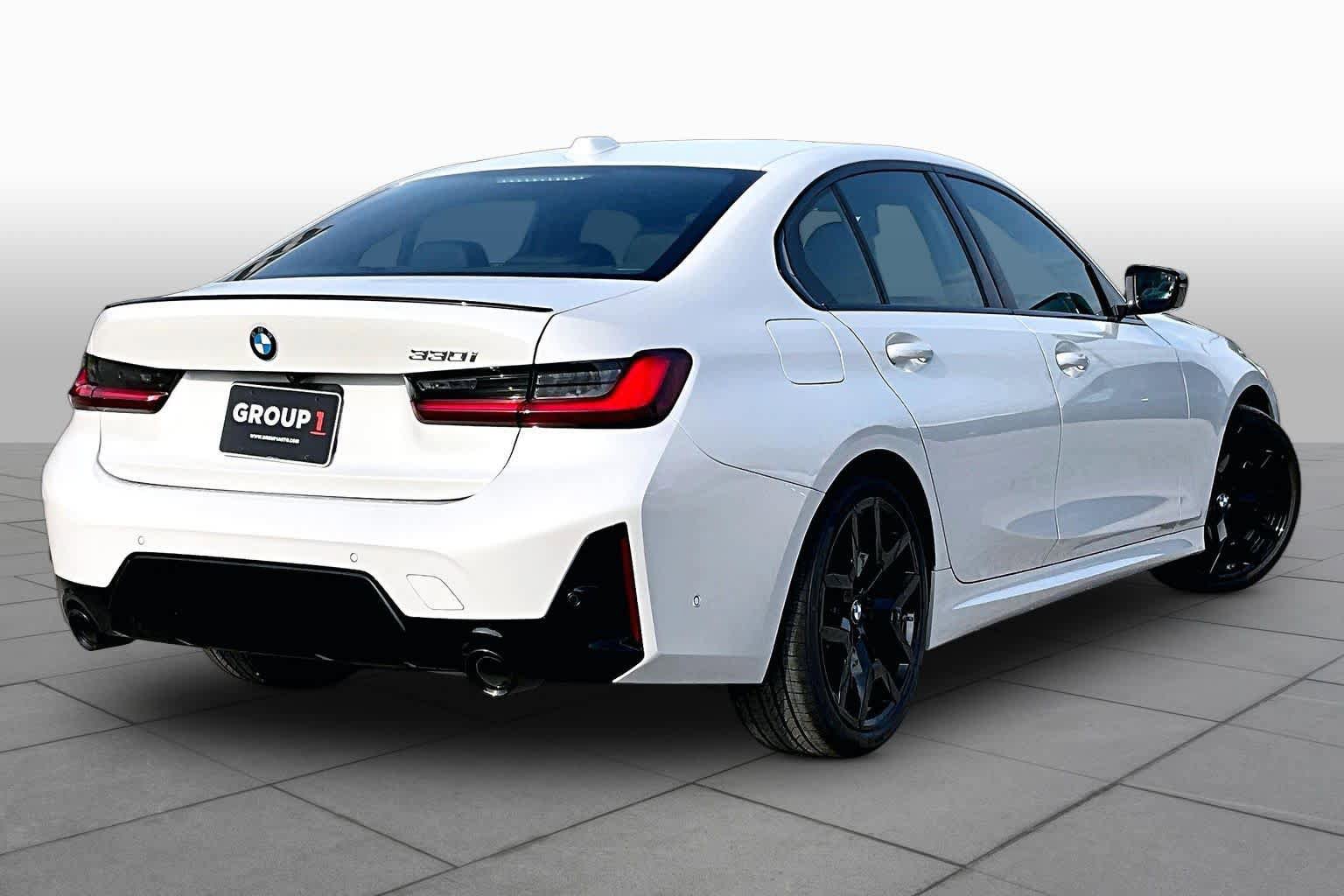 Used 2026 BMW 330i Sedan w/ M Sport Package RWD image 12