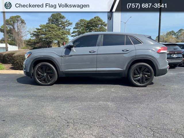 Used 2023 Volkswagen Atlas Cross Sport SE w/ Black Wheel Package image 4
