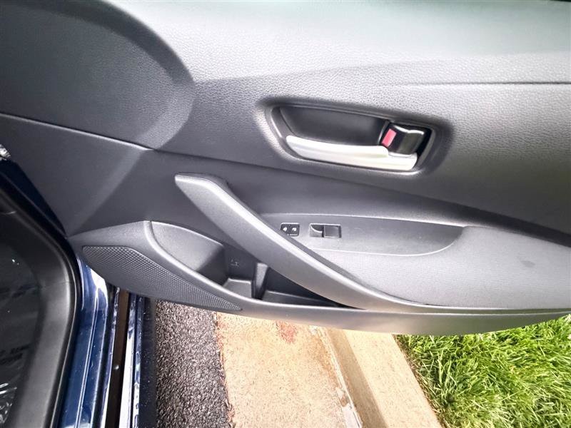 Used 2021 Toyota Corolla LE FWD image 36