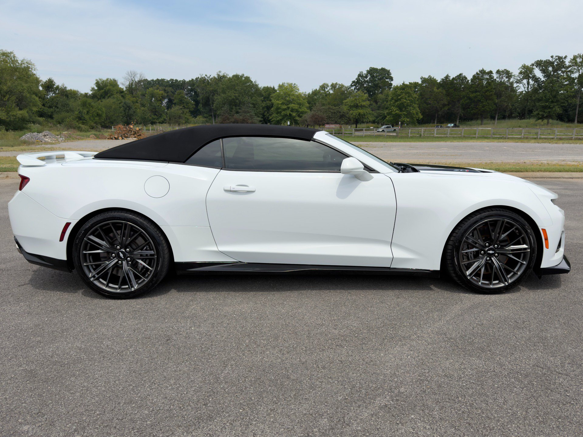Used 2017 Chevrolet Camaro ZL1 RWD image 15