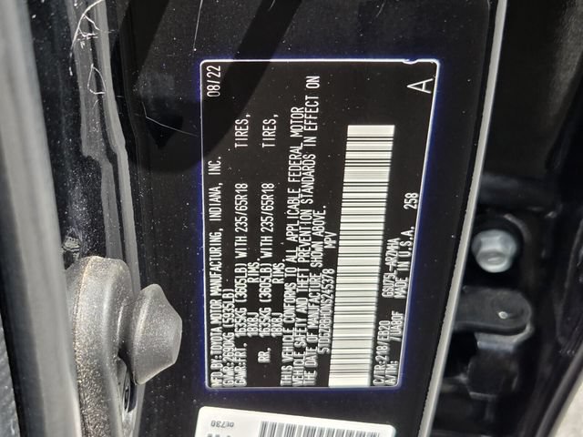 Used 2022 Toyota Highlander XLE AWD/4WD image 41