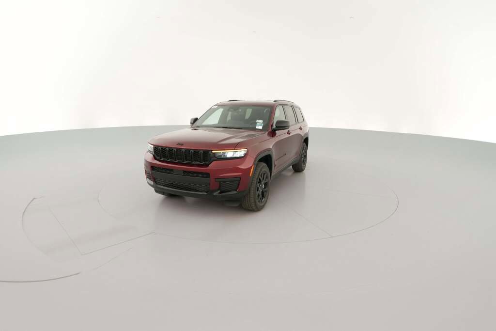New 2025 Jeep Grand Cherokee L Altitude image 3
