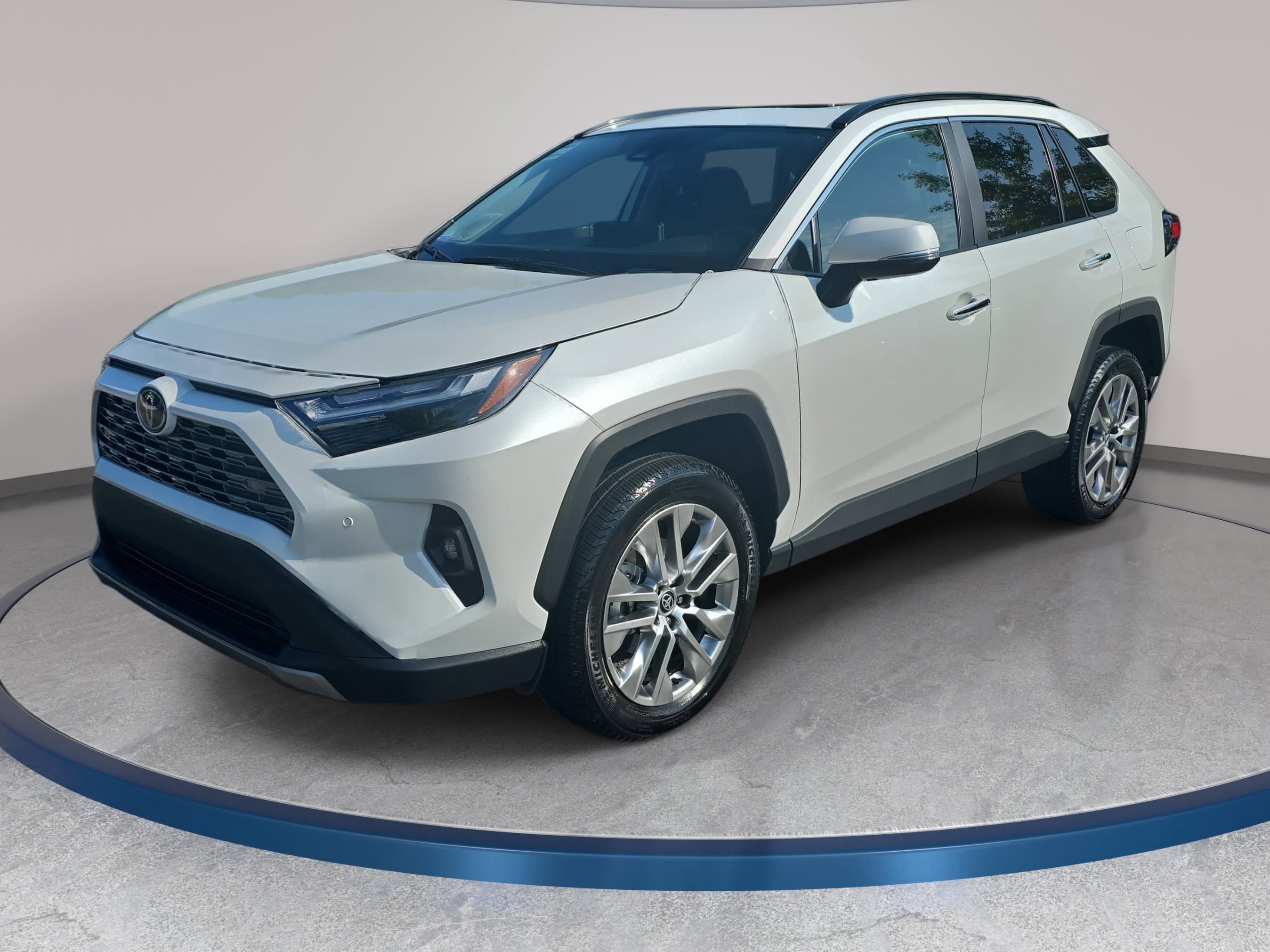 Used 2023 Toyota RAV4 Limited FWD image 1