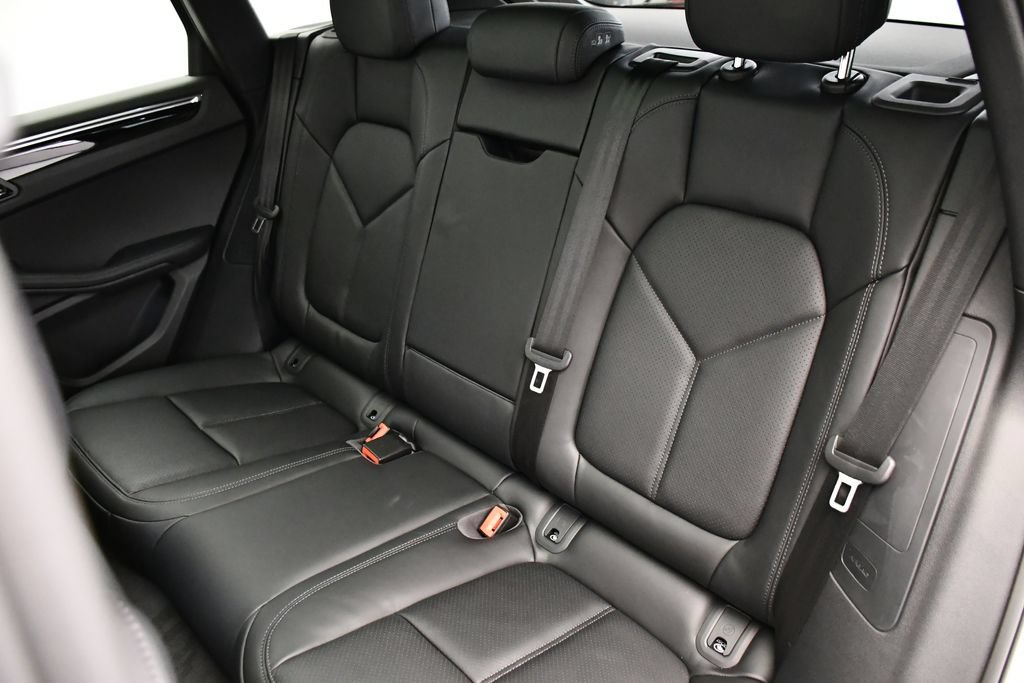 Certified 2026 Porsche Macan AWD/4WD image 46