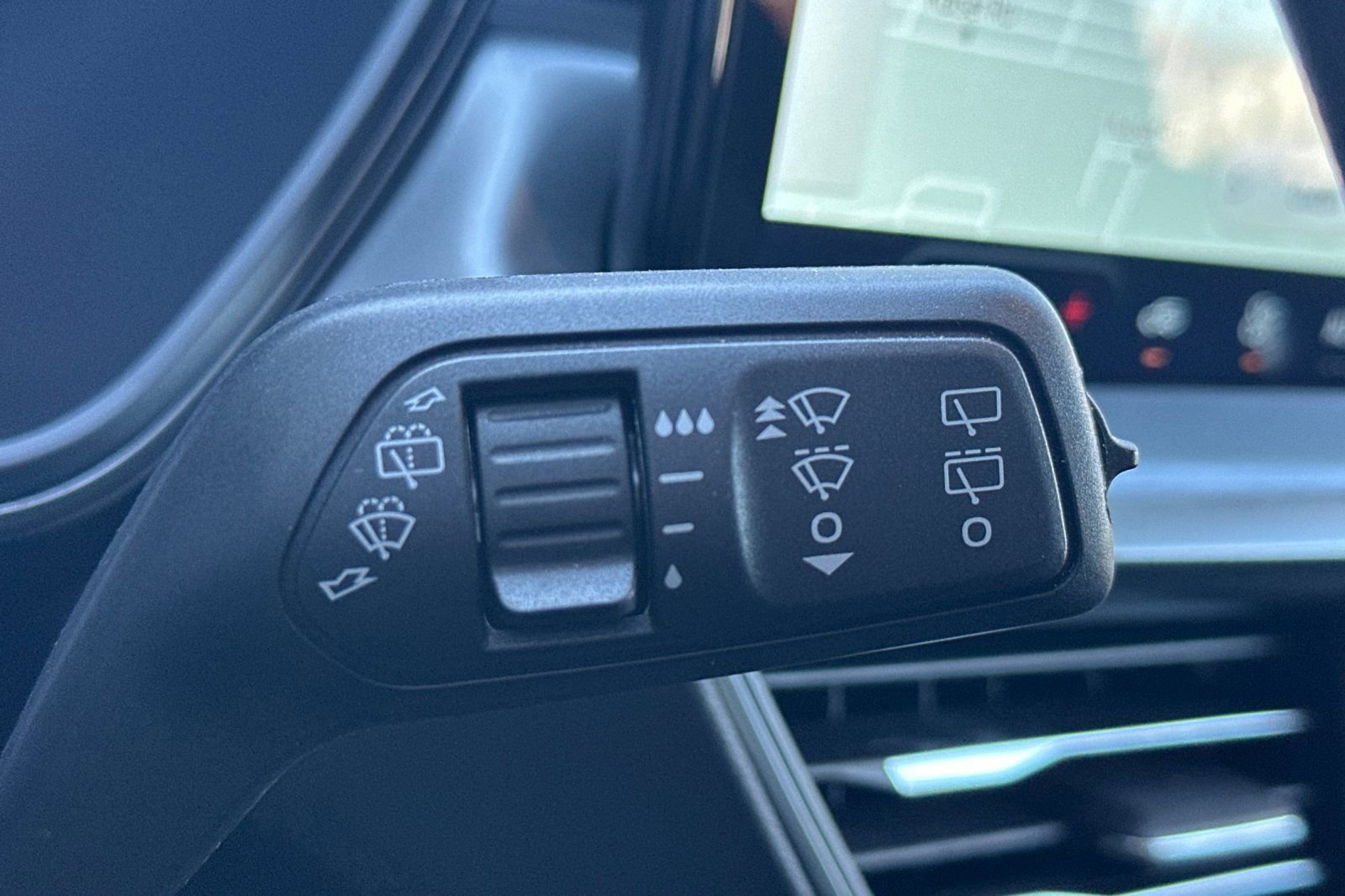 Used 2025 Ford Escape Active w/ Tech Pack #1 image 40