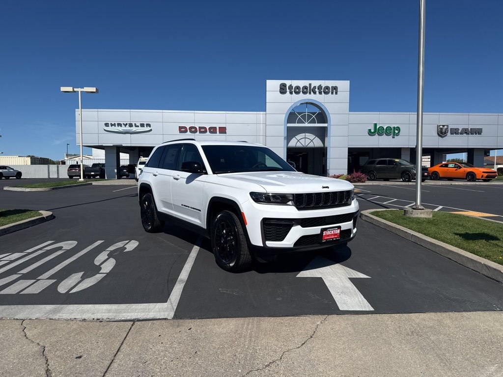 New 2026 Jeep Grand Cherokee Altitude AWD/4WD image 1