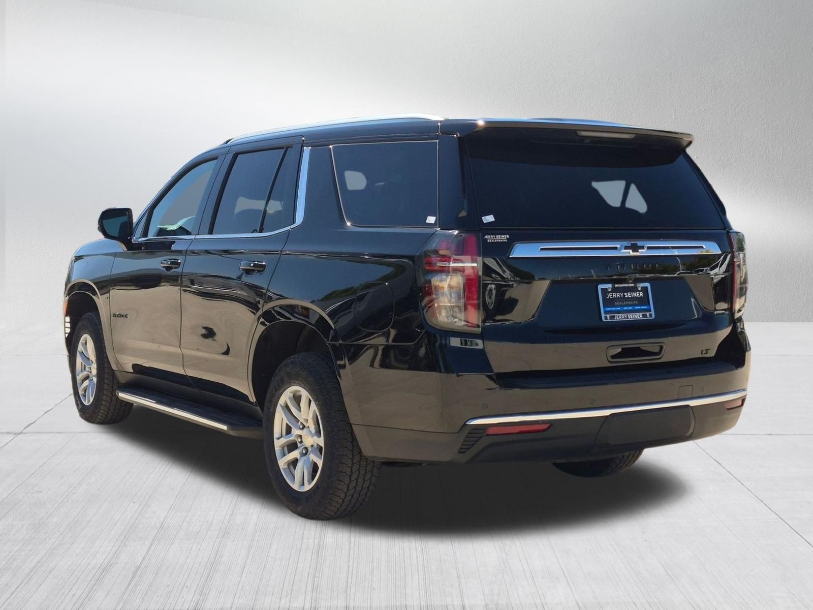 Certified 2023 Chevrolet Tahoe LT w/ Luxury Package AWD/4WD image 4