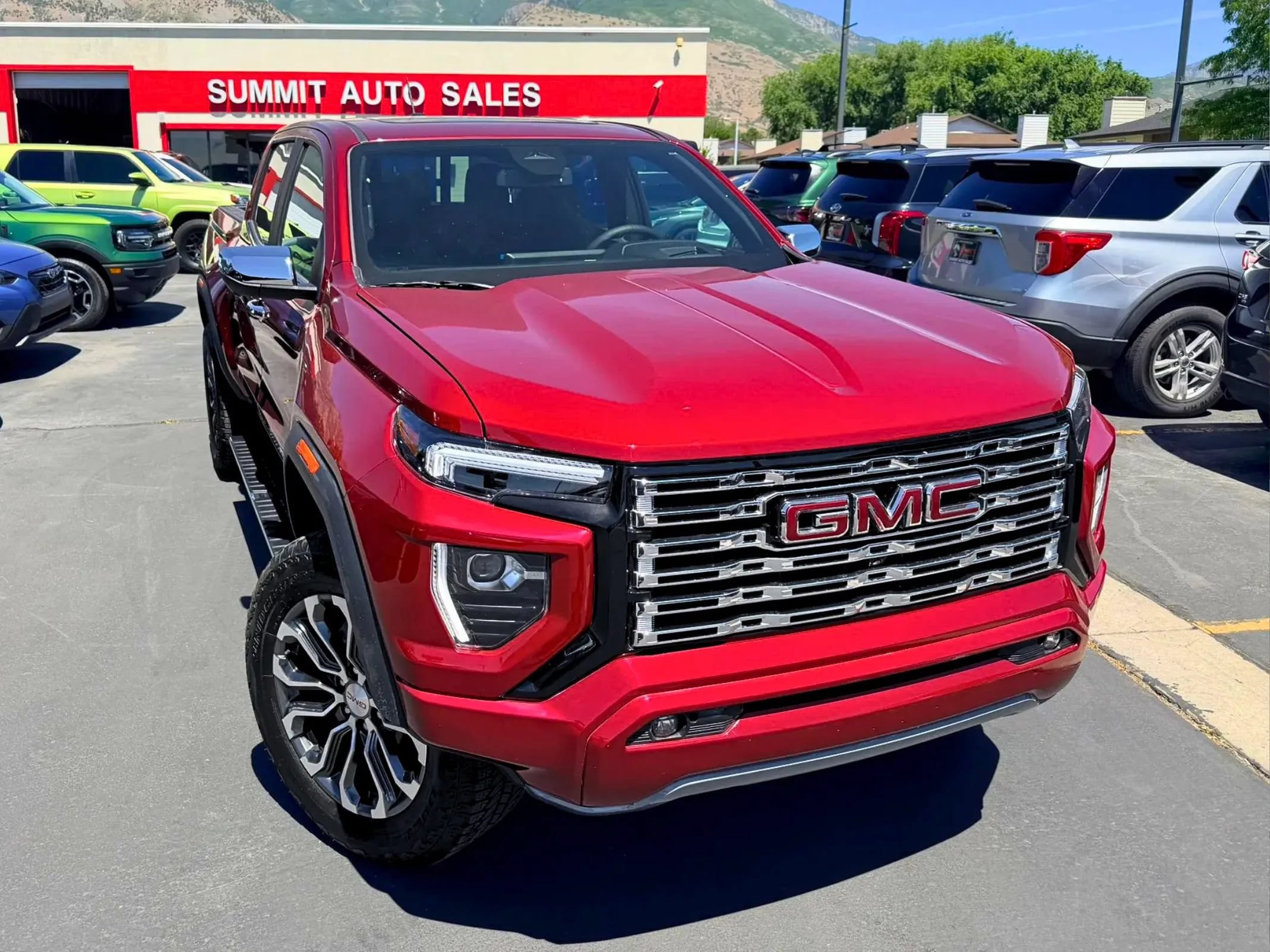 Used 2025 GMC Canyon Denali AWD/4WD image 2