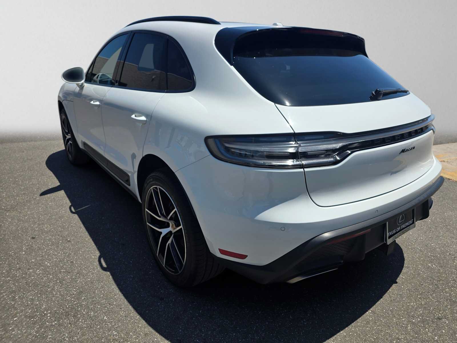 Used 2025 Porsche Macan Turbo AWD/4WD image 5