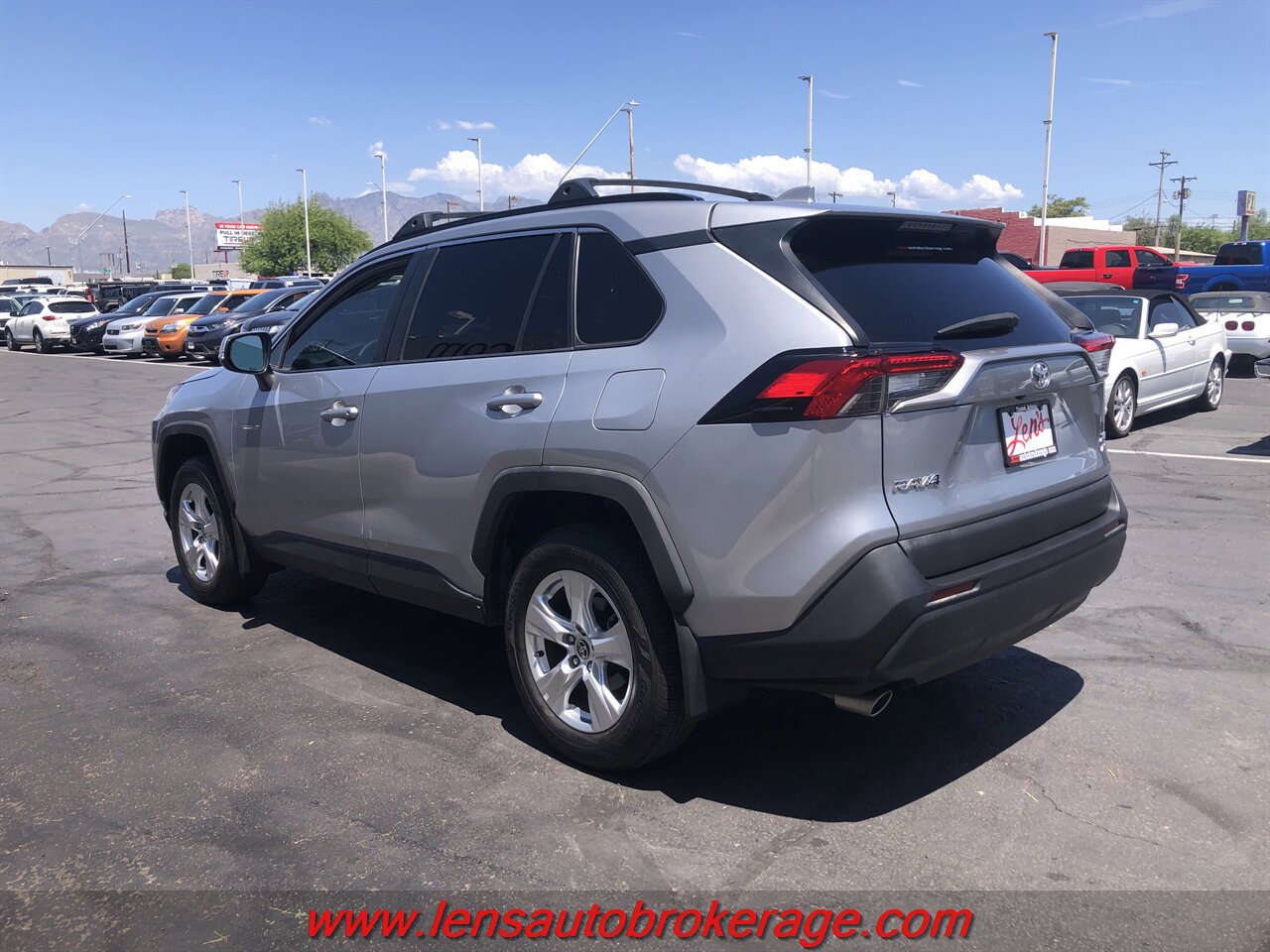 Used 2021 Toyota RAV4 XLE AWD/4WD image 6