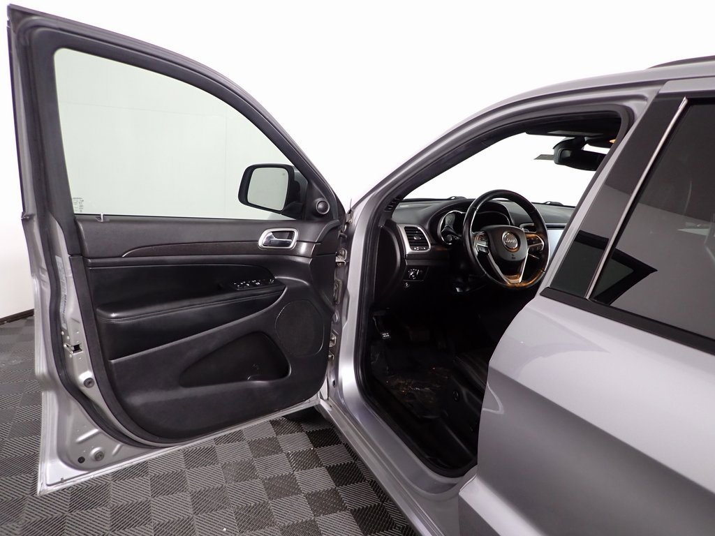 Used 2017 Jeep Grand Cherokee Altitude image 19