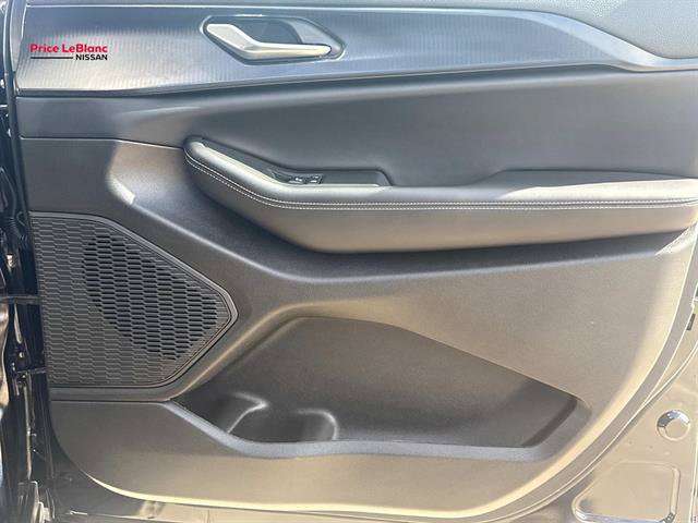Used 2025 Jeep Grand Cherokee Altitude AWD/4WD image 13