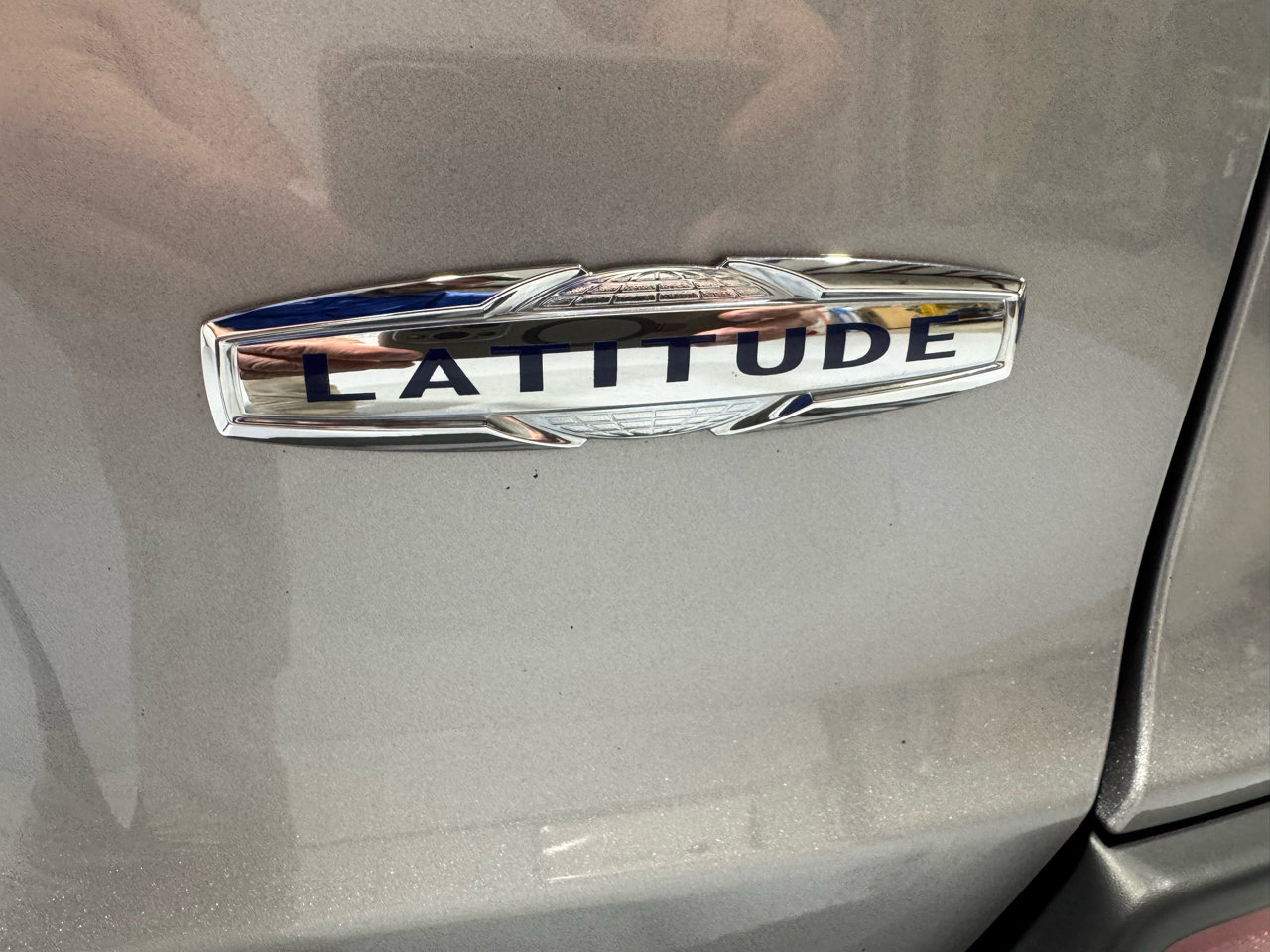 Used 2019 Jeep Cherokee Latitude Plus w/ Comfort/Convenience Group image 23