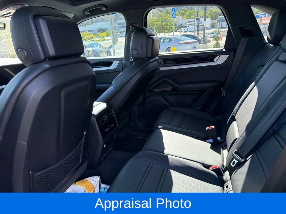 Certified 2025 Porsche Cayenne AWD/4WD image 11
