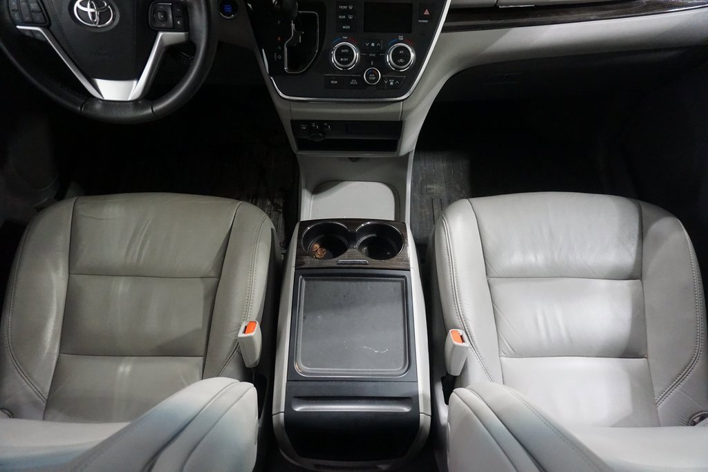 Used 2017 Toyota Sienna XLE image 27