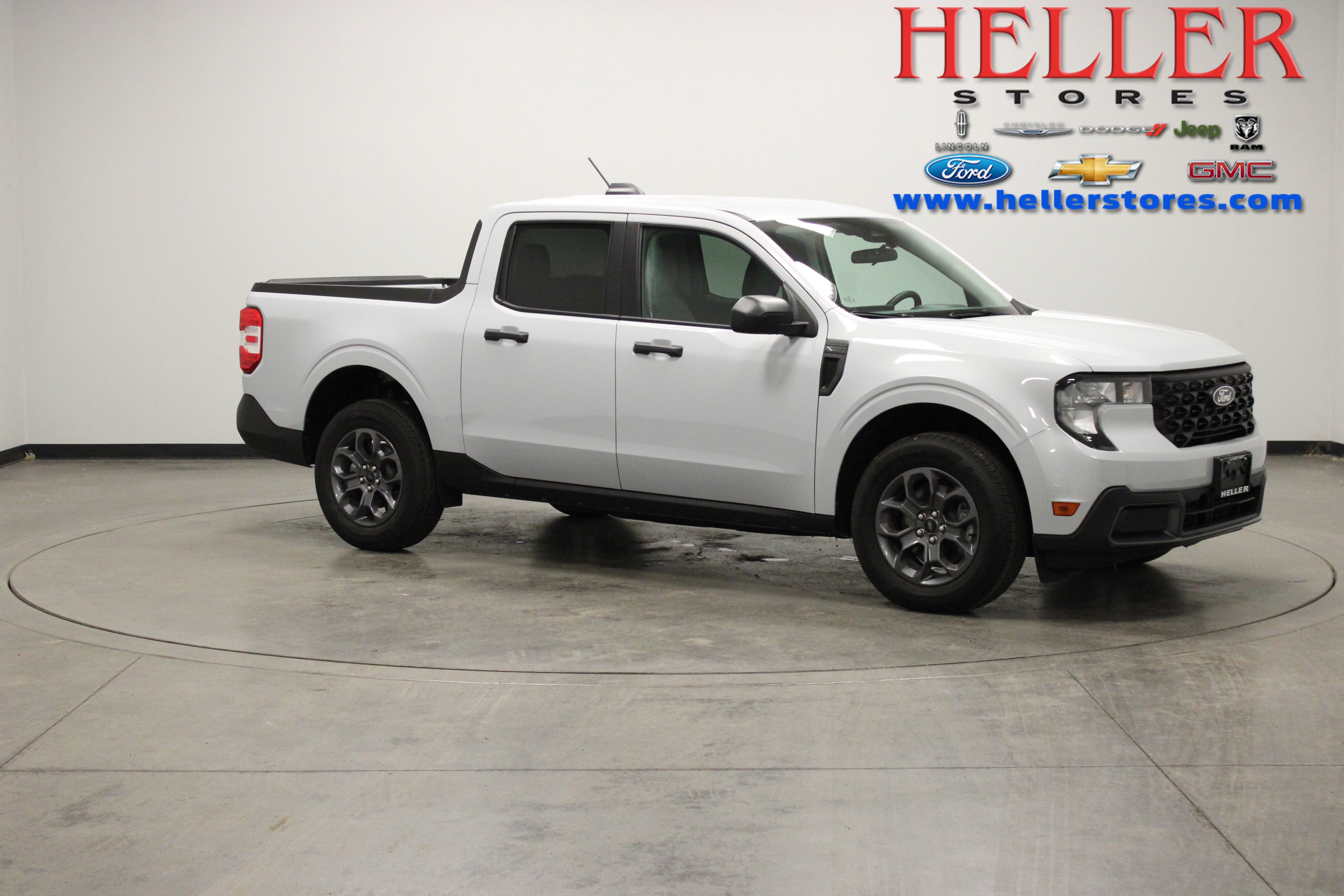 Used 2025 Ford Maverick XLT image 1