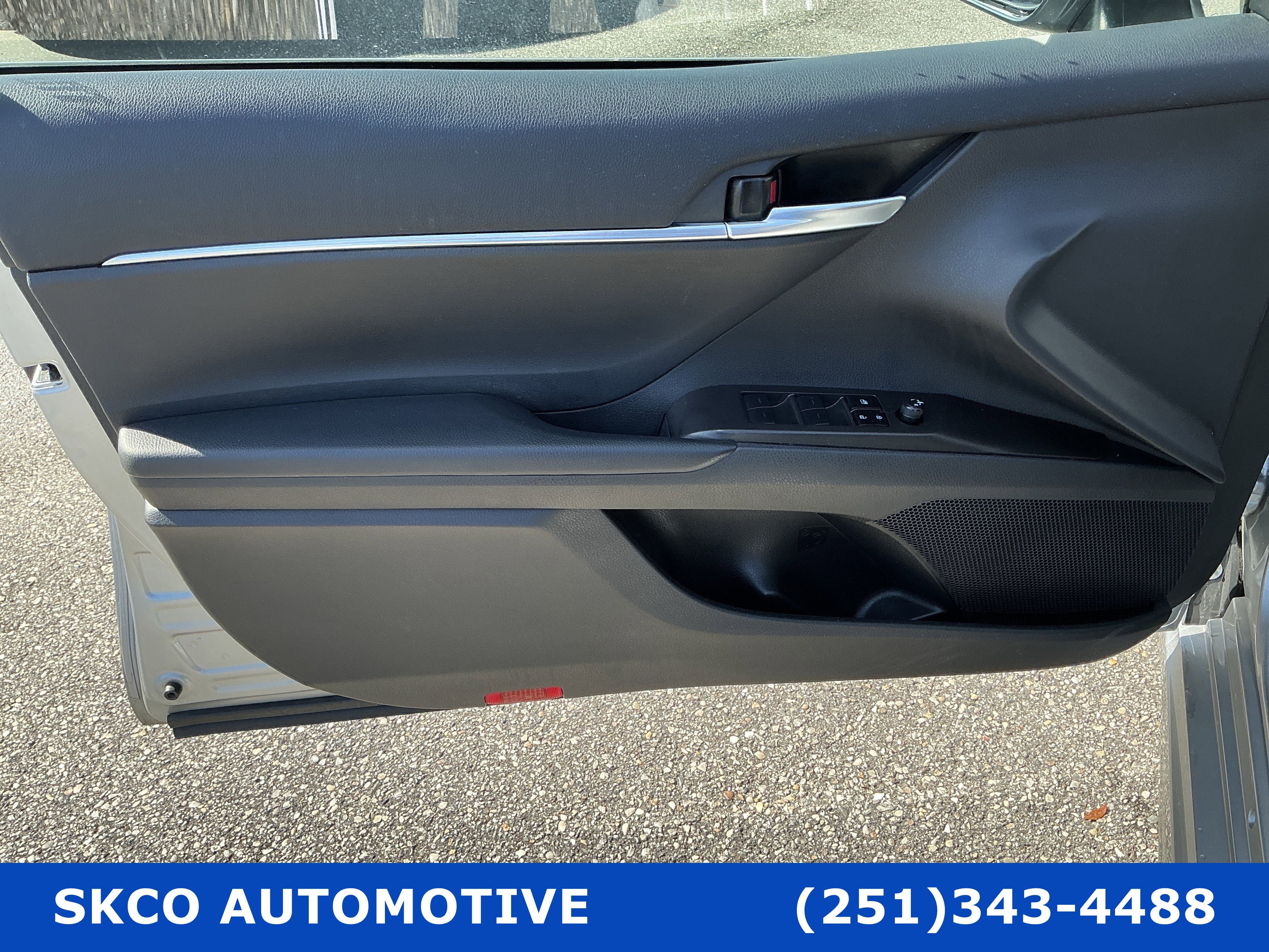 Used 2024 Toyota Camry SE image 12