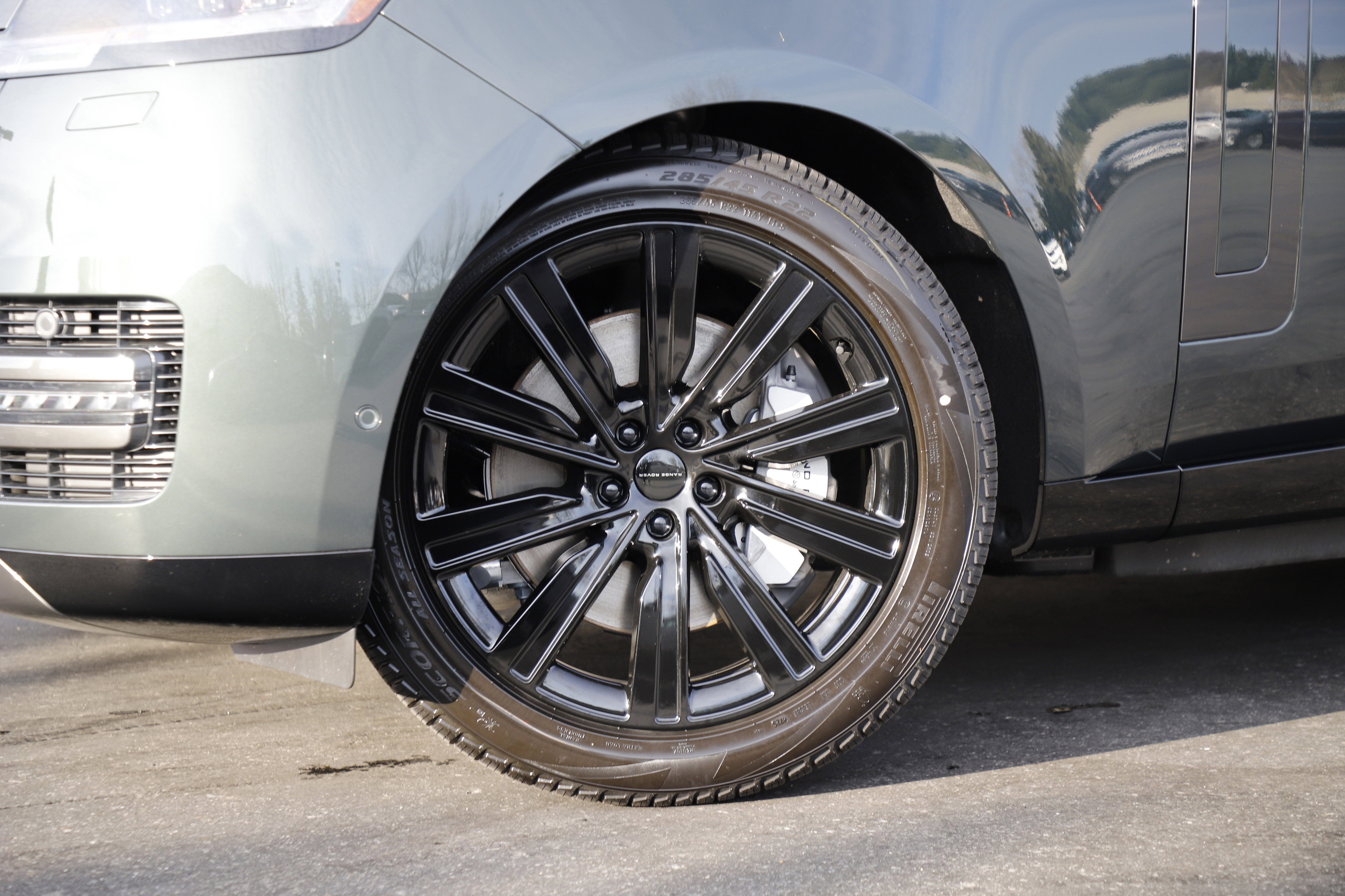 New 2026 Land Rover Range Rover SE image 2