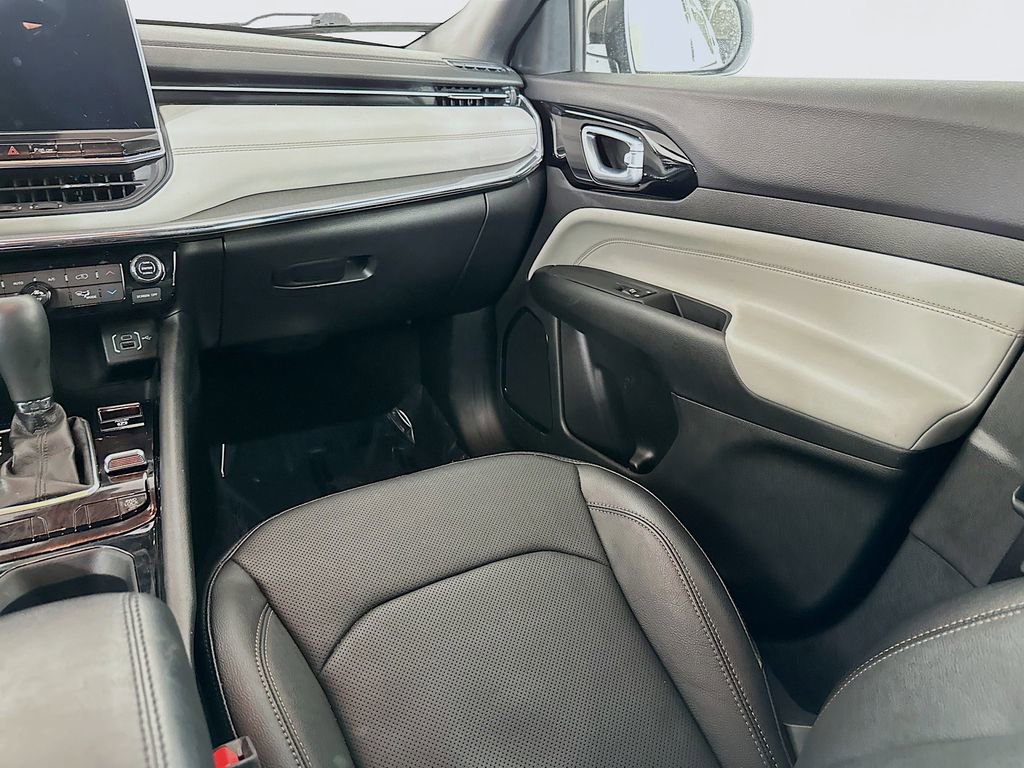 Used 2024 Jeep Compass Limited w/ Elite Group image 31