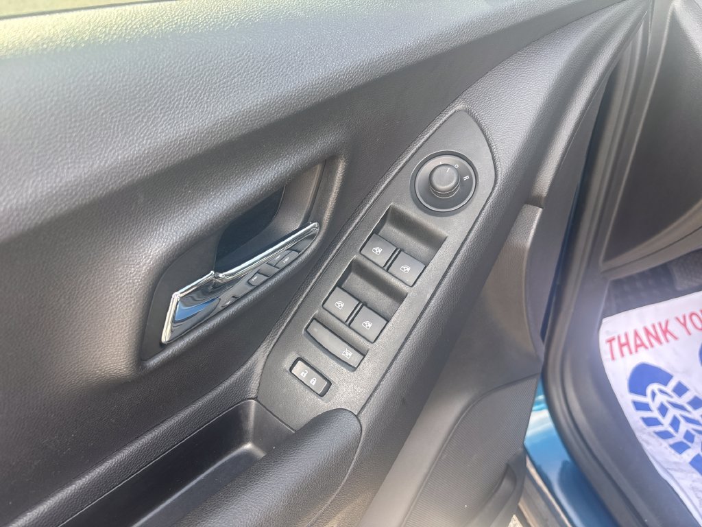 Used 2020 Chevrolet Trax LT w/ Driver Confidence Package FWD image 16