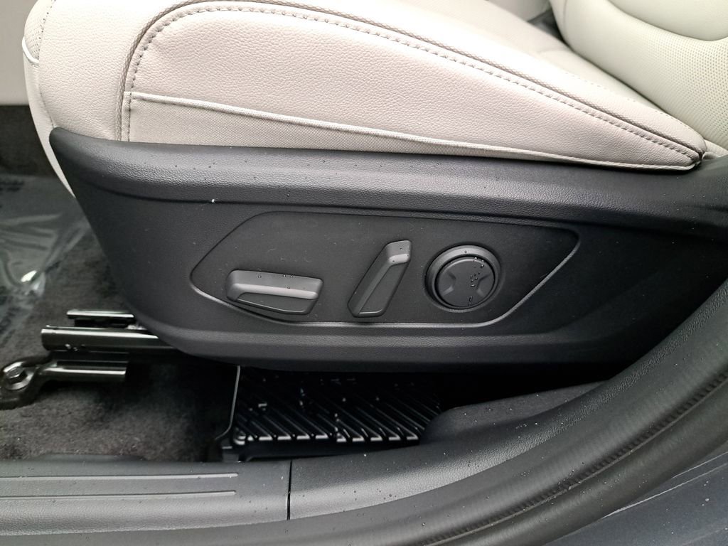 New 2026 Hyundai Tucson Limited image 37